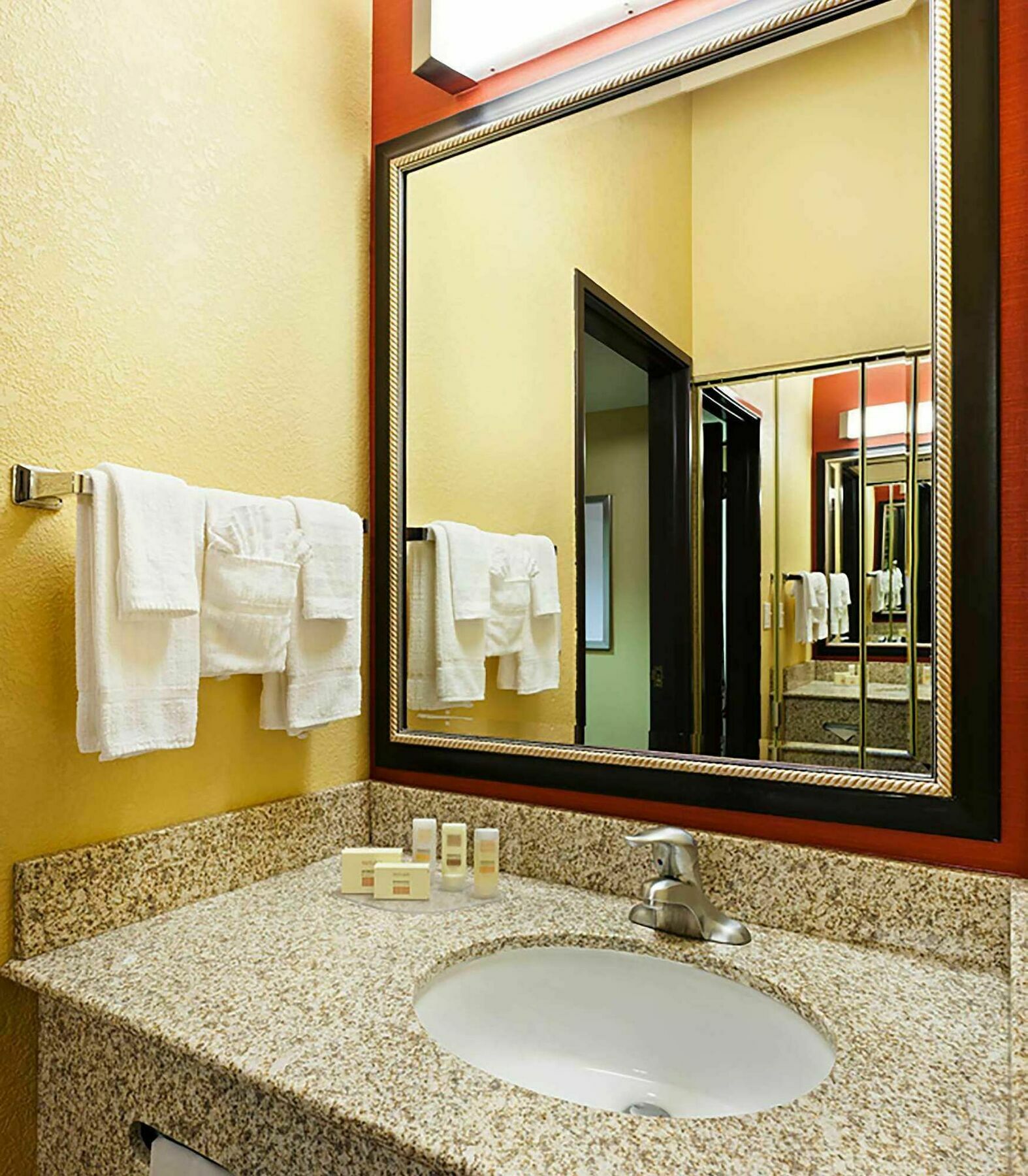 Courtyard Austin South Hotel Екстериор снимка